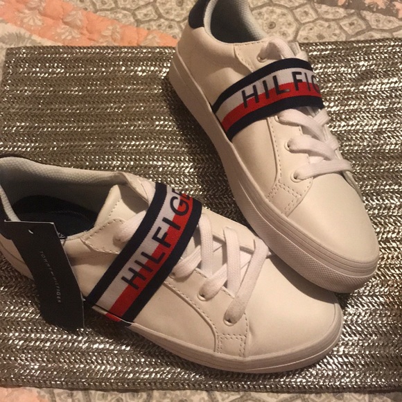 Tennis sneaker - Picture 1 of 3